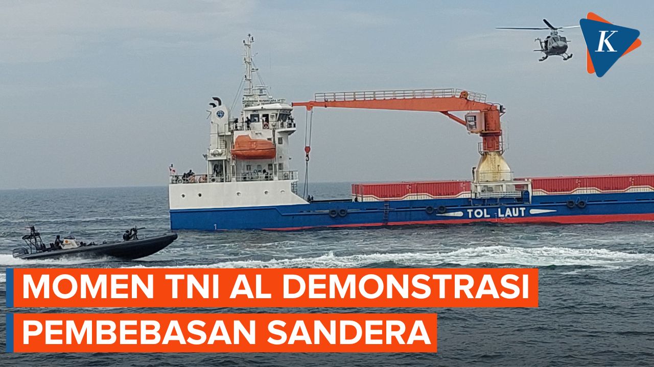 Aksi TNI AL Demonstrasikan Pembebasan Sandera di Tengah Laut