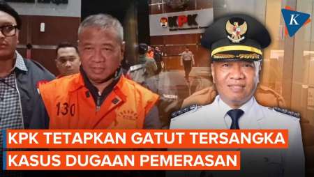 Momen Bupati Tulungagung Gatut Sunu Wibowo Berompi Oranye Keluar Gedung KPK