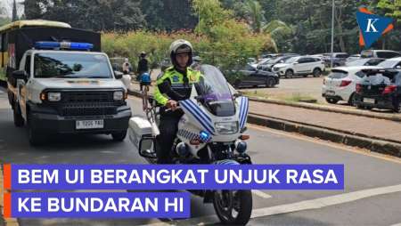 Naik Angkot, Mahasiswa UI Berangkat Demo Dikawal Patwal 