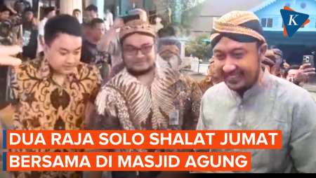 Dua Raja Solo Tunaikan Shalat Jumat Di Masjid Yang Sama, Ada Apa?