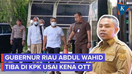 Gubernur Riau Abdul Wahid Tiba Di Gedung KPK Usai Terjaring OTT