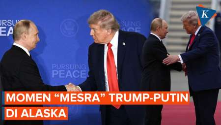 Momen Jabat Tangan Trump-Putin di Markas Militer AS Alaska