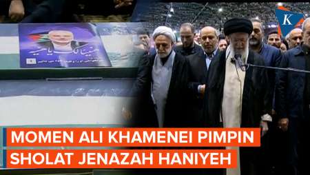 Detik-detik Ali Khamenei Pimpin Shalat Jenazah Ismail Haniyeh