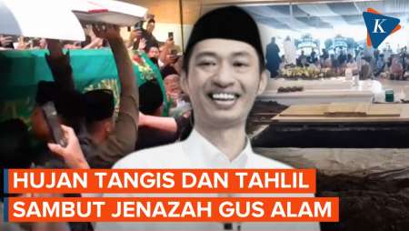 Hujan Tangis Ratusan Santri Sambut Jenazah Gus Alam Tiba di Ponpes