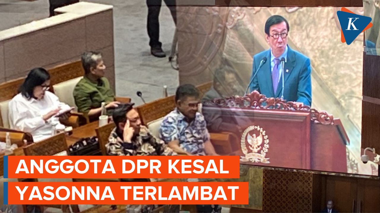 Momen Anggota DPR Fraksi PDI-P Singgung Menkumham Yasonna Telat Datang Rapat