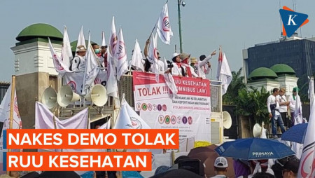 Tolak RUU Kesehatan, Nakes Demo di DPR