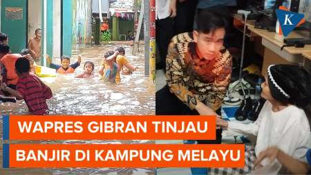 Gibran Tinjau Banjir di Kampung Melayu, Bagikan Susu ke Anak-anak