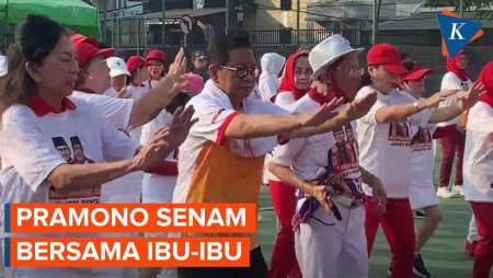 Momen Pramono Senam Bareng Ibu-ibu Ditemani Tina Toon Saat Kampanye di Kelapa Gading Jakut