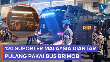 Momen Suporter Malaysia Diantar Pulang Polisi Dari GBK