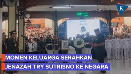 Keluarga Serahkan Jenazah Try Sutrisno Ke Negara Lewat Upacara Militer
