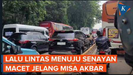 Jelang Misa Akbar di GBK, Jalan Gatot Subroto Menuju Senayan Macet