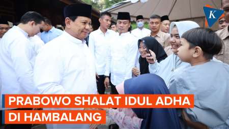 Momen Prabowo Shalat Idul Adha bersama Warga di Hambalang Bogor