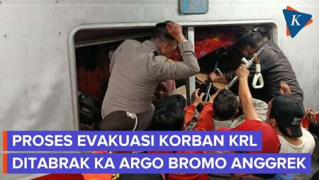 Suasana Evakuasi Penumpang KRL Yang Ditabrak KA Argo Bromo Anggrek Di Bekasi, Alarm Terus Berbunyi