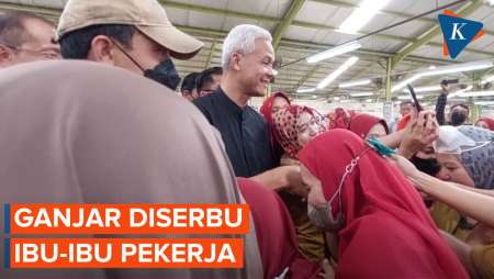 Ganjar Diserbu Emak-emak Saat Kunjungi Pabrik Rokok di Yogyakarta