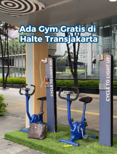 Alat Gym Gratis di Halte Transjakarta
