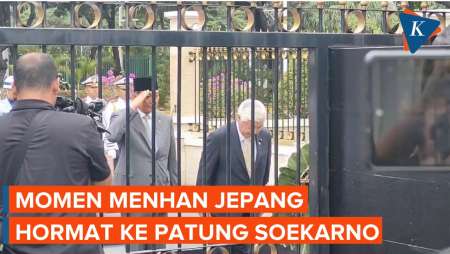 Menhan Jepang Beri Hormat ke Patung Bung Karno