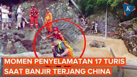 Detik-detik Dramatis Penyelematan 17 Turis Saat Banjir Bandang Terjang China