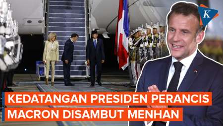 Momen Presiden Perancis Macron Tiba di Indonesia, Gandeng Istri dan Disambut Menhan Sjafrie