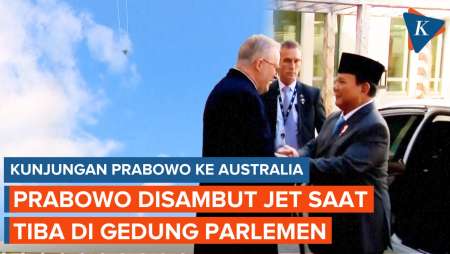 Bertemu PM Australia, Prabowo Disambut Jet Saat Turun dari Mobil