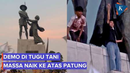 Pedemo Panjat Tugu Tani Dan Nyanyi Lagu Nasional