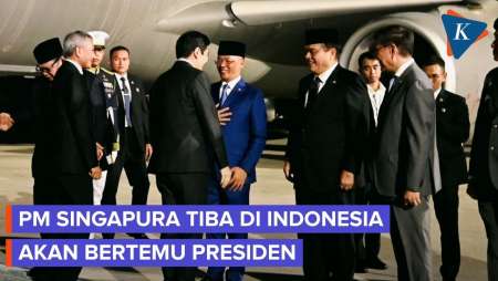 Momen Menlu Sugiono Sambut Kedatangan PM Singapura Lawrence Wong