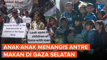 Momen Puluhan Anak-anak Menangis dan Menjerit Antre Makanan di Gaza Selatan