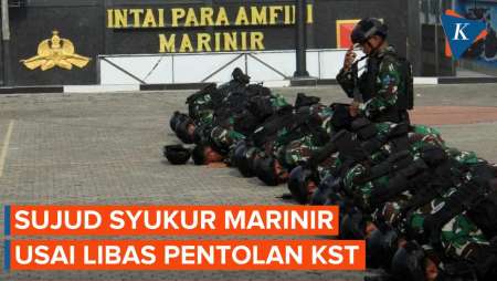 Sujud Syukur! Pasukan Khusus Marinir Pulang Operasi Berhasil 