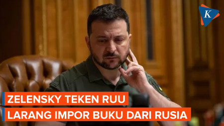 Zelensky Teken RUU Larang Impor Buku dari Rusia dan Belarus