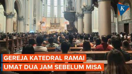 Suasana Katedral Jelang Malam Paskah, Umat Padati Gereja Dua Jam Sebelum Ibadah