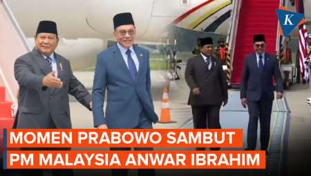 Prabowo Sambut PM Malaysia Anwar Ibrahim, Langsung Berpelukan Usai Turun dari Pesawat