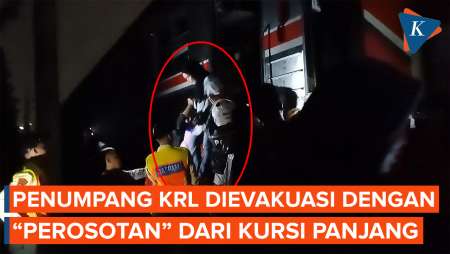 Momen Penumpang KRL Rangkasbitung-Tanah Abang Dievakuasi Pakai 