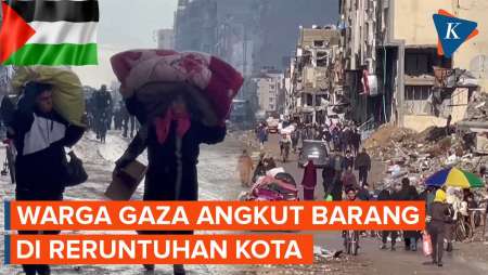 Potret Ribuan Warga Palestina Mengungsi, Bawa Selimut di Reruntuhan Gaza