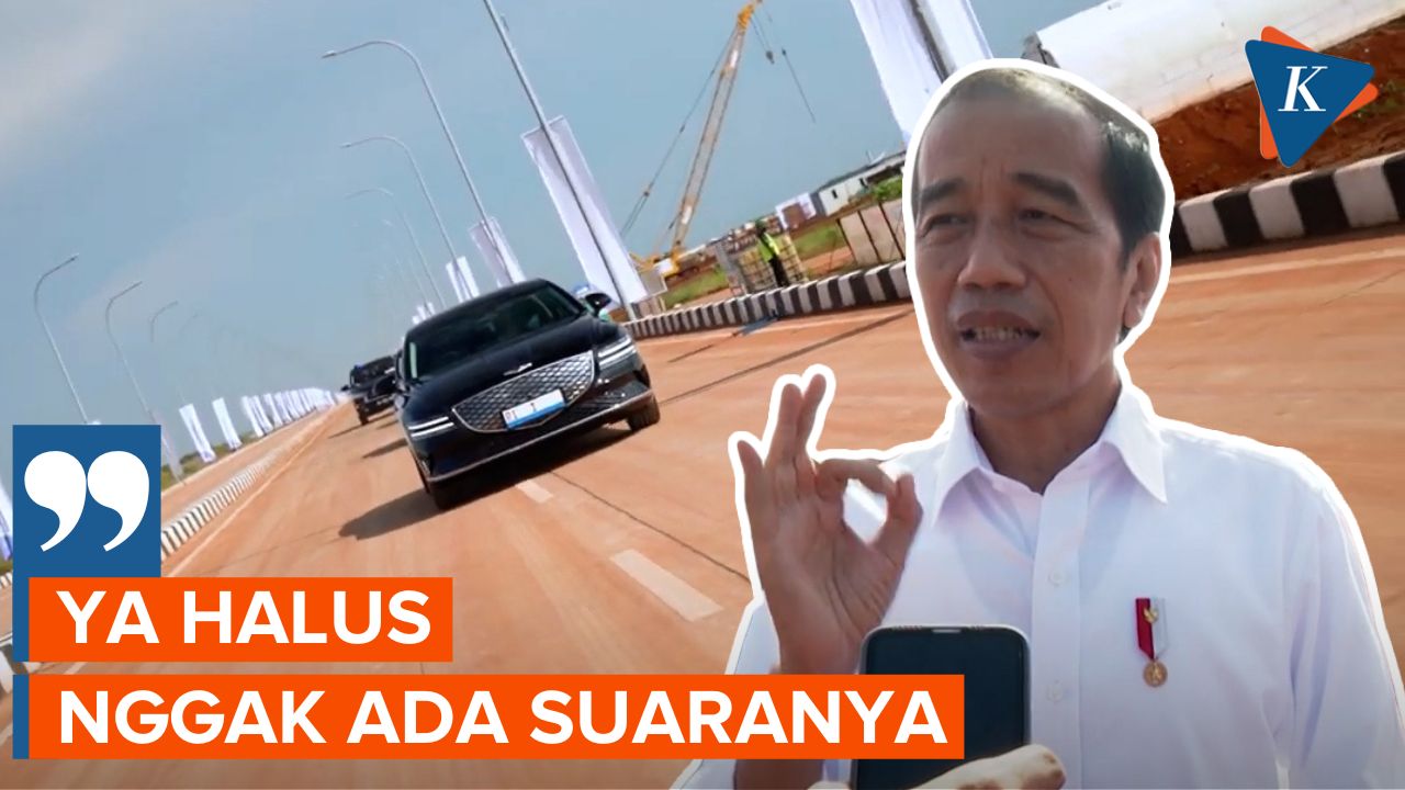 Momen Jokowi dan Iriana Naiki Mobil Listrik di Batang
