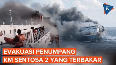Penampakan KM Mutiara Sentosa 2 Terbakar Di Perairan Madura 