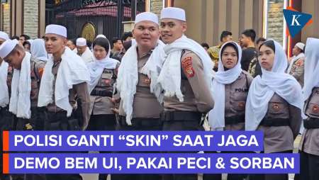 Gaya Polisi Amankan Demo BEM UI Di Bulan Puasa, Pakai Peci Dan Sorban