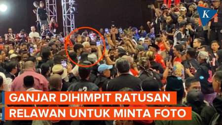 Hadiri Rapat Kordinasi, Ratusan Relawan Berebut Foto dengan Ganjar