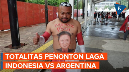 Totalitas Penonton Laga Indonesia-Argentina, Lukis Wajah Erick Thohir di Perut