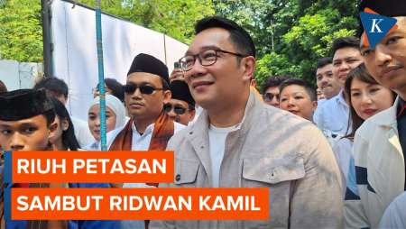 Momen Ridwan Kamil Disambut Petasan dan Palang Pintu di TKN Prabowo-Gibran