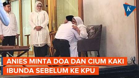 Momen Anies Sungkem dan Cium Kaki Ibunda Sebelum Daftar Capres ke KPU