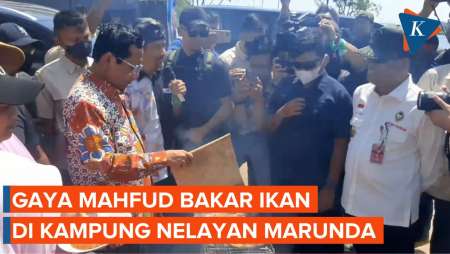 Momen Mahfud MD Bakar Ikan dan Makan Seafood Bersama Nelayan Marunda