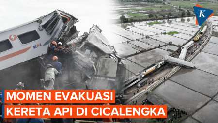 Detik-detik Proses Evakuasi Korban Kecelakaan Kereta Api di Cicalengka