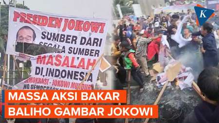 Sebelum Bubarkan Diri, Massa Aksi di DPR RI Bakar Baliho Bergambar Jokowi