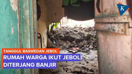 Dinding Rumah Warga Jebol Diterjang Banjir Di Jati Padang Jaksel