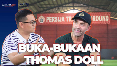 Buka-bukaan Pelatih Persija Thomas Doll: Target Juara, Sepak Bola Indonesia, & Makan Nasi Goreng