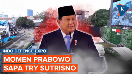 Momen Prabowo Sapa Try Sutrisno Saat Hadiri Indo Defence Expo