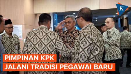 Pakai Batik, Pimpinan KPK Jalani Tradisi Pegawai Baru