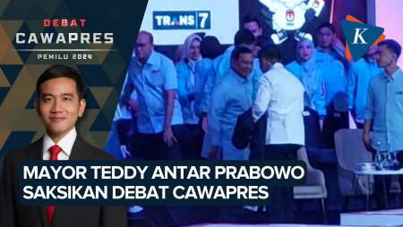 Mayor Teddy Gunakan Baju Putih Antar Prabowo Saksikan Debat Cawapres