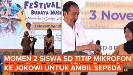 Momen Jokowi 2 Kali Dititipkan Mikrofon oleh Siswa yang Dapat Hadiah Sepeda