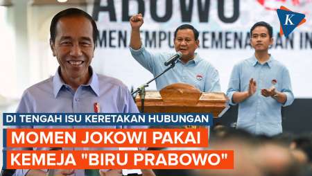 Momen Jokowi Pakai Baju 