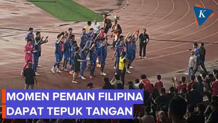 Pemain Filipina Dapat Tepuk Tangan Saat Hampiri Suporter di Tribun